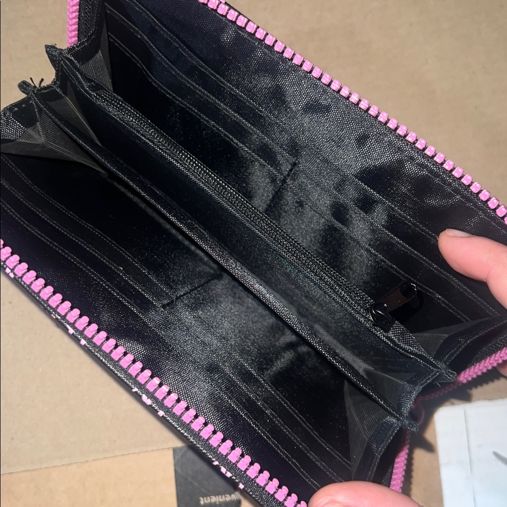 XOXO Black Wristlet with Pink Hearts - Picture 4 of 4